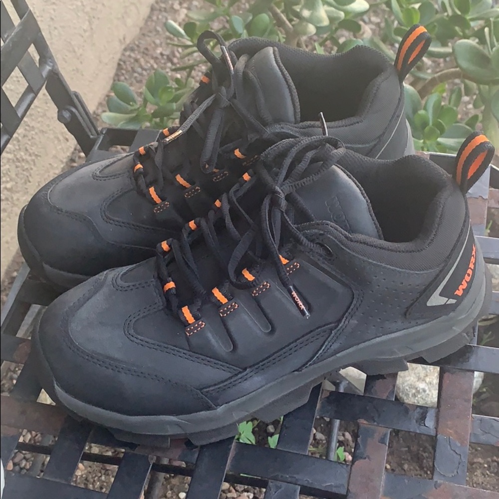 Steel toe tennis shoes